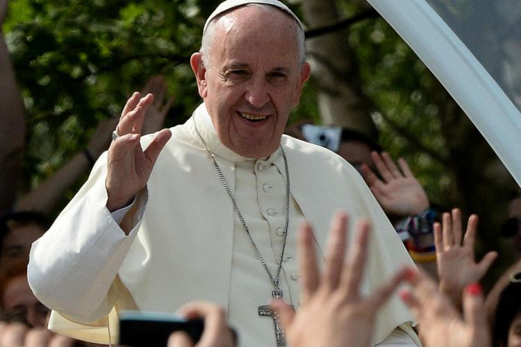 Pope Francis tops 3 million Instagram followers