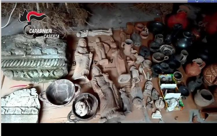 Archeologia, reperti rubati e rivenduti a Teano: due arresti /Video