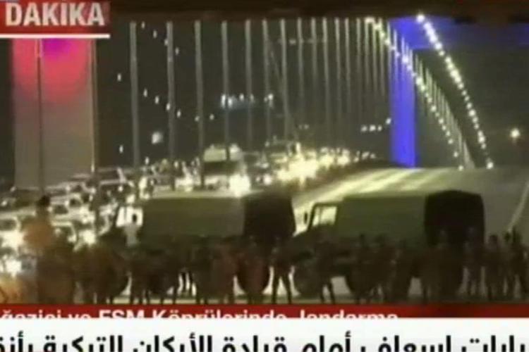Turchia, spari su ponte del Bosforo: feriti a terra