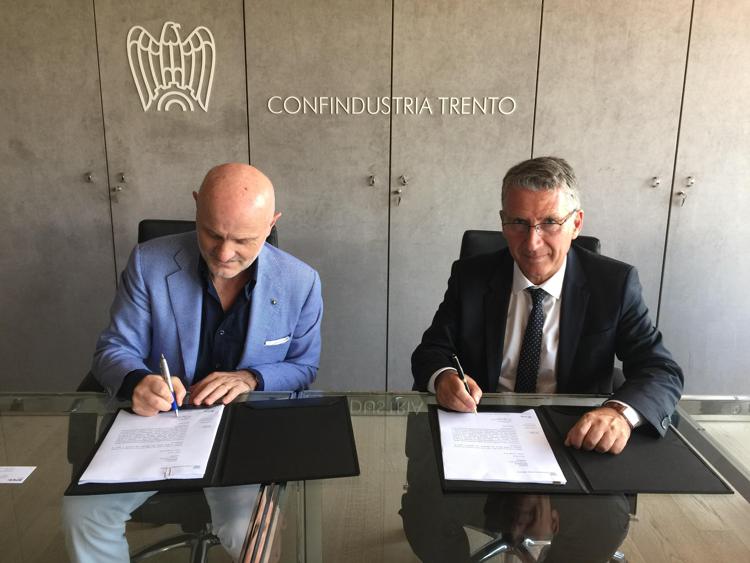 La firma dell'accordo fra Bper Banca e Confindustria Trento