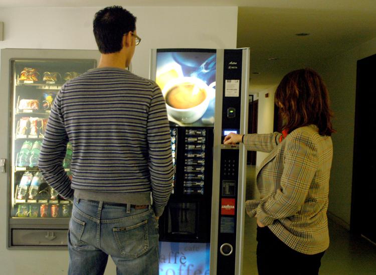 Imprese: caffè e snack in ufficio portano a 'macchinetta' 30 mln utenti al dì