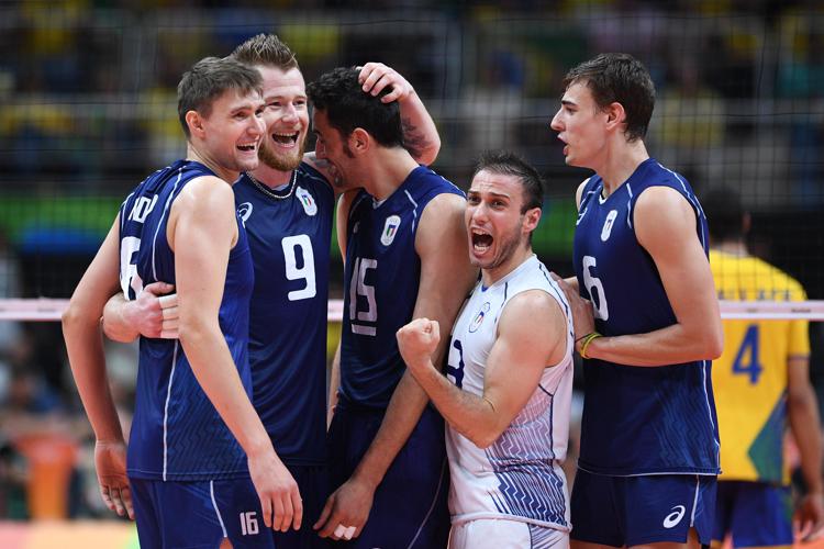 (From L) Italy's Oleg Antonov, Italy's Ivan Zaytsev, Italy's Emanuele Birarelli, Italy's Massimo Colaci and Italy's Simone Giannelli celebrate after scoring during the men's Gold Medal volleyball match between Italy and Brazil at the Maracanazinho stadium in Rio de Janeiro on August 21, 2016, at the Rio 2016 Olympic Games. / AFP PHOTO / Johannes EISELE - AFP