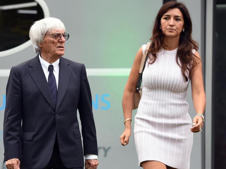 Il boss delal F1 Bernie Ecclestone con la moglie Fabiana Flosi.  - AFP