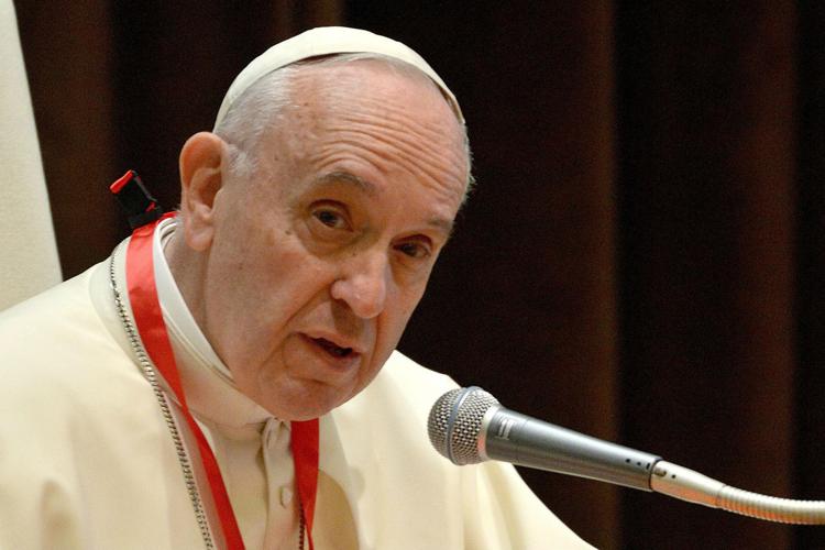 Francis urges dialogue to end family disputes