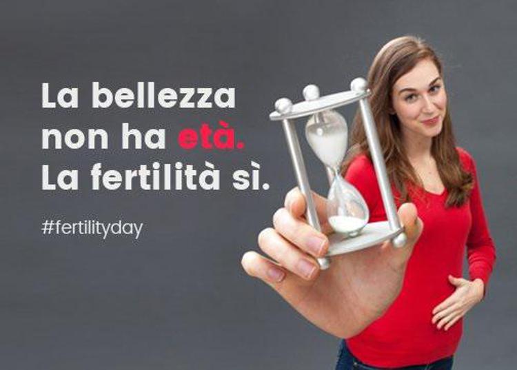 Da Saviano al popolo di Twitter: è bufera sul Fertility Day