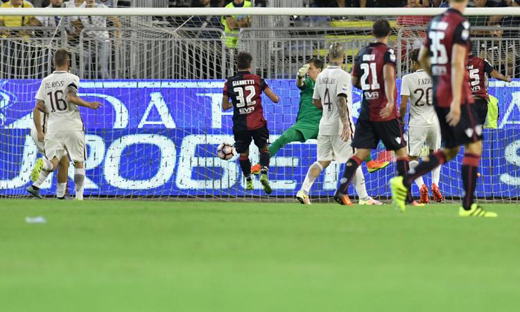 L'attaccante del Cagliari Marco Sau segna il 2-2 contro la Roma  (Foto Afp) - AFP