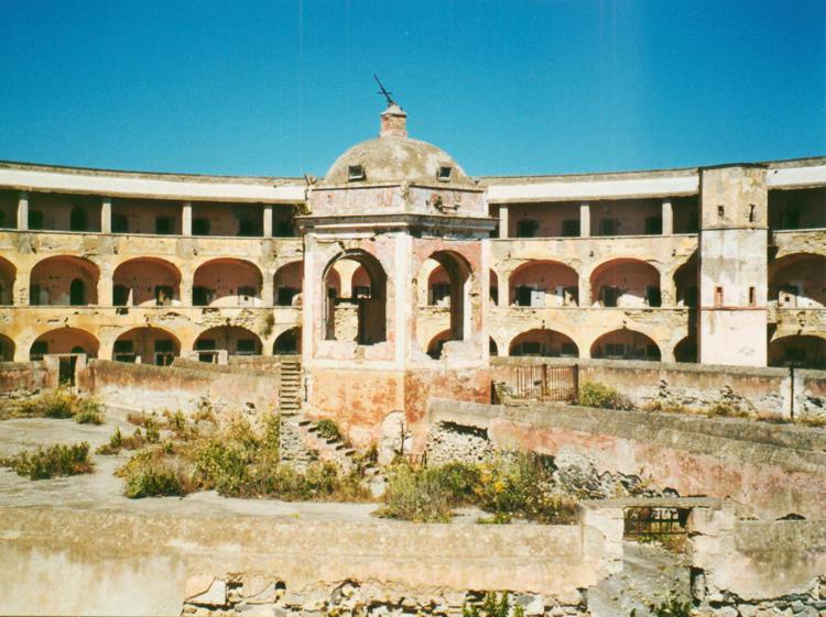Il cortile dell'ex carcere di Santo Stefano (Foto Wikimedia) - Wikimedia