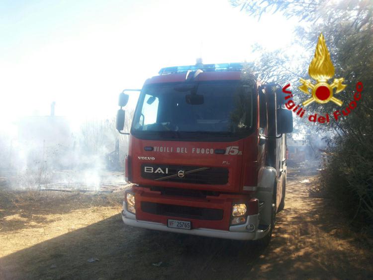 Incendi: rogo sterpaglie si propaga in casa rurale a Marino, morta una donna