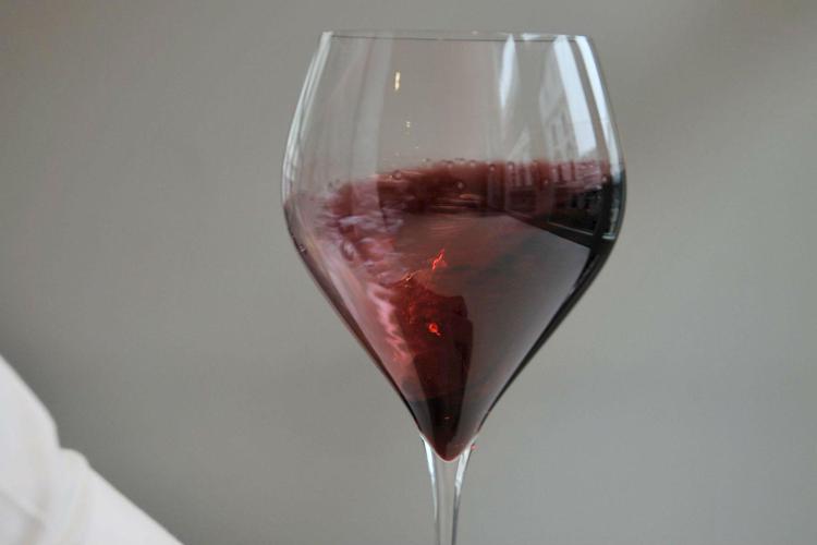 Un calice di vino rosso /Fotogramma - Fotogramma