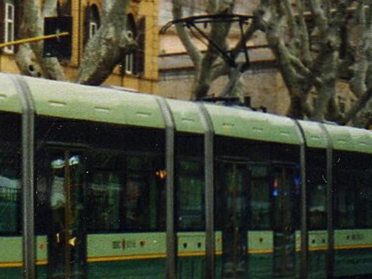 Roma, autista del tram 'sgrida' passeggero: preso a pugni
