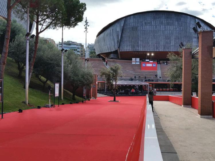 Il red carpet   dell'Auditorium in attesa degli ospiti della Festa del Cinema di Roma
