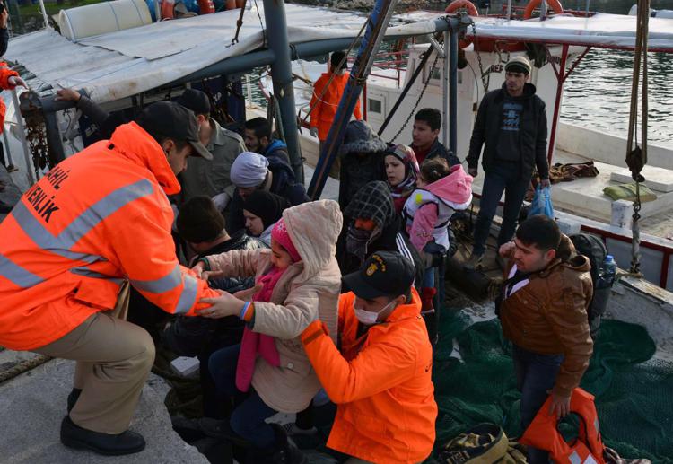 At least four migrants drown in shipwreck off Turkey
