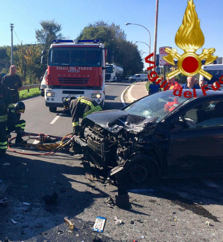 Incidenti: scontro tra due auto a Valmontone, un ferito