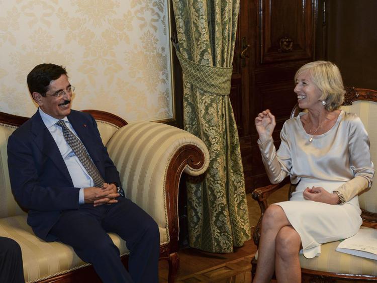 Il candidato del Qatar all'Unesco Hamad Bin Abdulaziz Al Kawari e il ministro dell'Istruzione Stefania Giannini