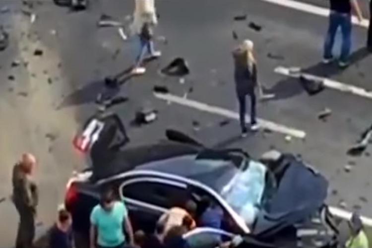 Testacoda e scontro per l'auto di Putin: muore l'autista /Video