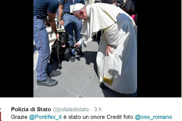 Dal profilo Twitter della Polizia di Stato. Foto Osservatore Romano. In basso il video concesso alla Polizia dal Centro Televisivo Vaticano.