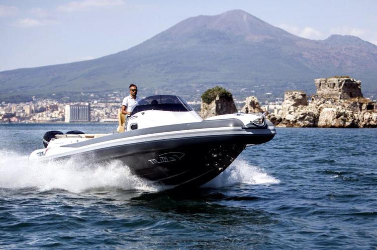 Nautica: gommoni innovativi 'made in Naples' a Salone yachting di Cannes
