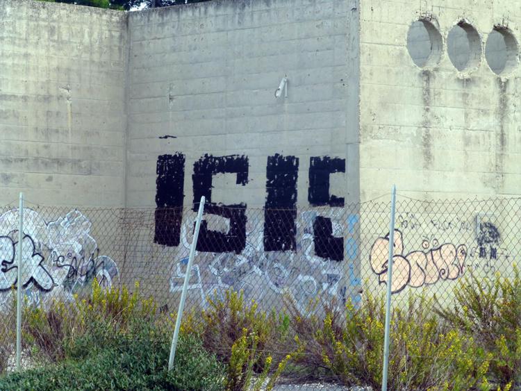 Fiumicino, spunta scritta nera ISIS all'ex centrale Enel