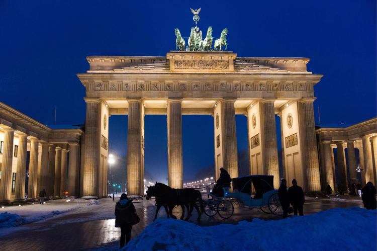 La Porta di Brandeburgo a Berlino (Fotogramma)