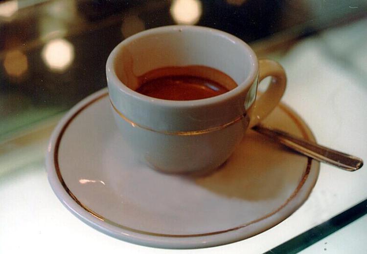 Gli italiani e il caffè: al mattino è il primo rito per 8 su 10 (Fotogramma)