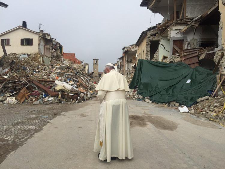 Pope in surprise visit to quake-hit Amatrice