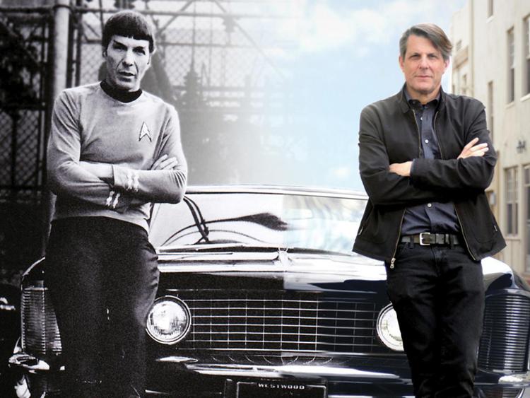 Leonard Nimoy, nei panni del dottor Spock, virtualmente a fianco del figlio Adam Nimoy  