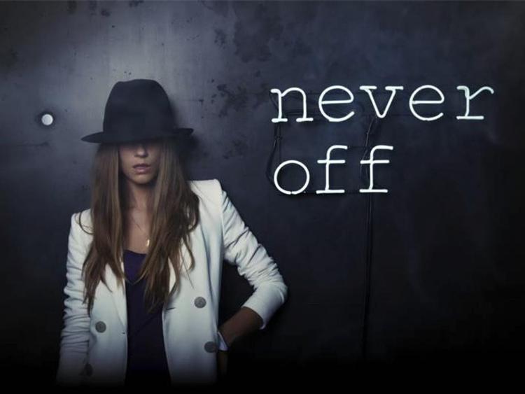 Cover dell'Ep 'Never off' della cantante svizzera  Honor