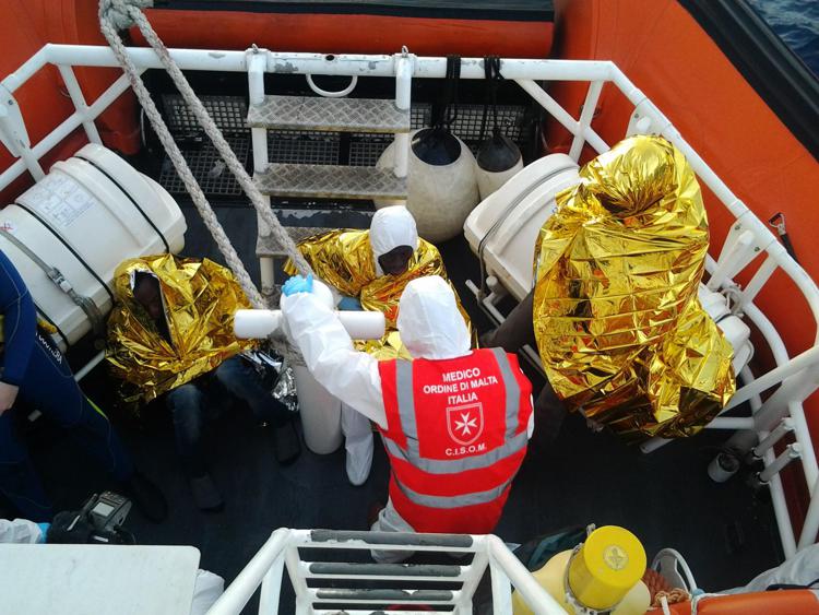 Migranti: medici Cisom a bordo, così salviamo vite umane