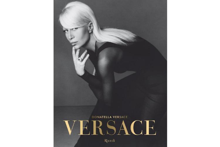 La copertina del libro 'Versace'