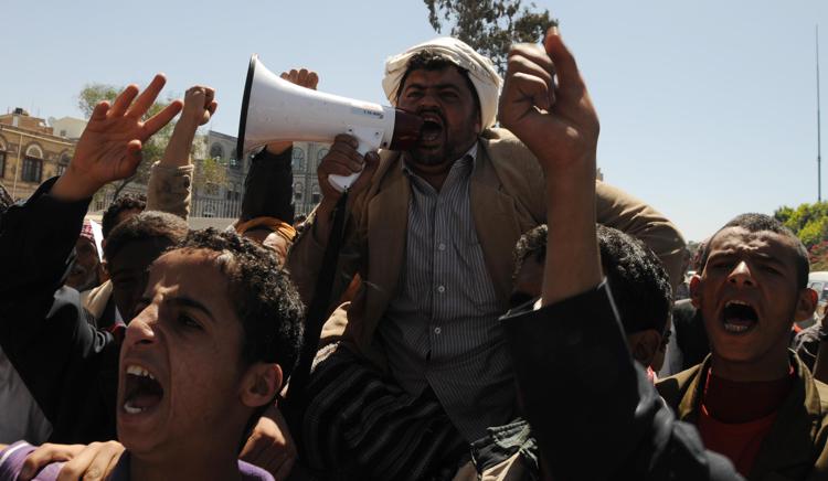 Houthi rebels deplore US attacks, issue warning