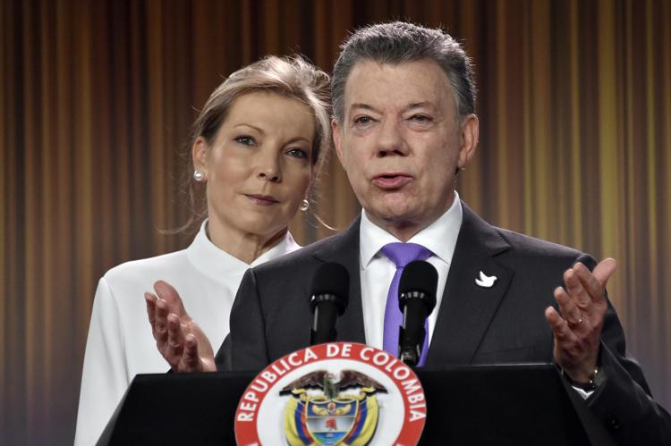Il presidente colombiano Juan Manuel Santos e la moglie Maria Clemencia Rodriguez (Afp) - AFP