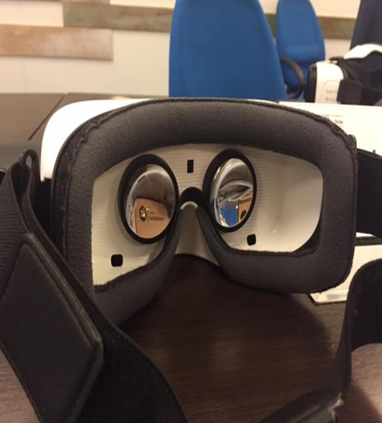 Un visore per realtà virtuale