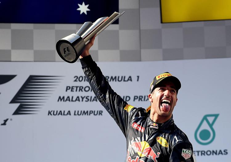 Il pilota australiano della Red Bull Daniel Ricciardo festeggia la vittoria nel Gp della Malesia  - AFP