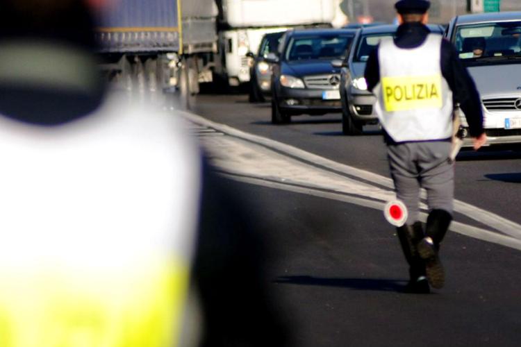 Roma, ubriaca guida contromano in autostrada