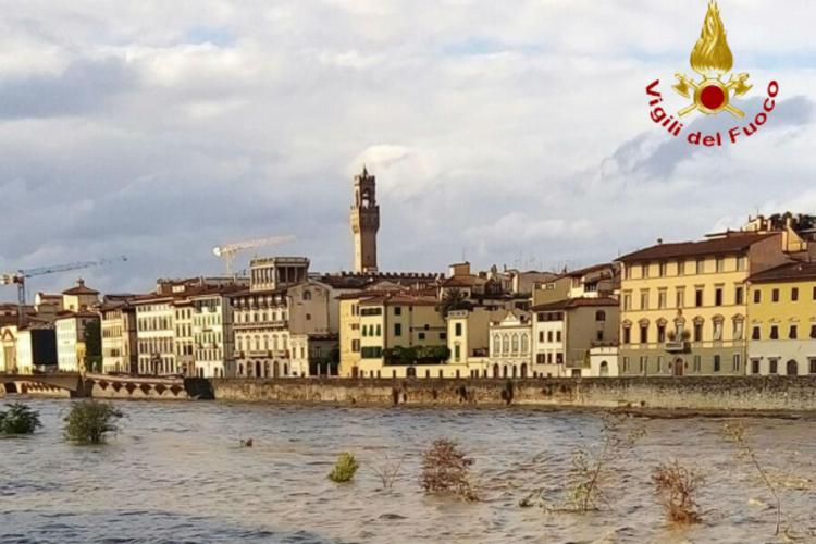 Rientra allarme per l'Arno, livelli in discesa dopo la piena