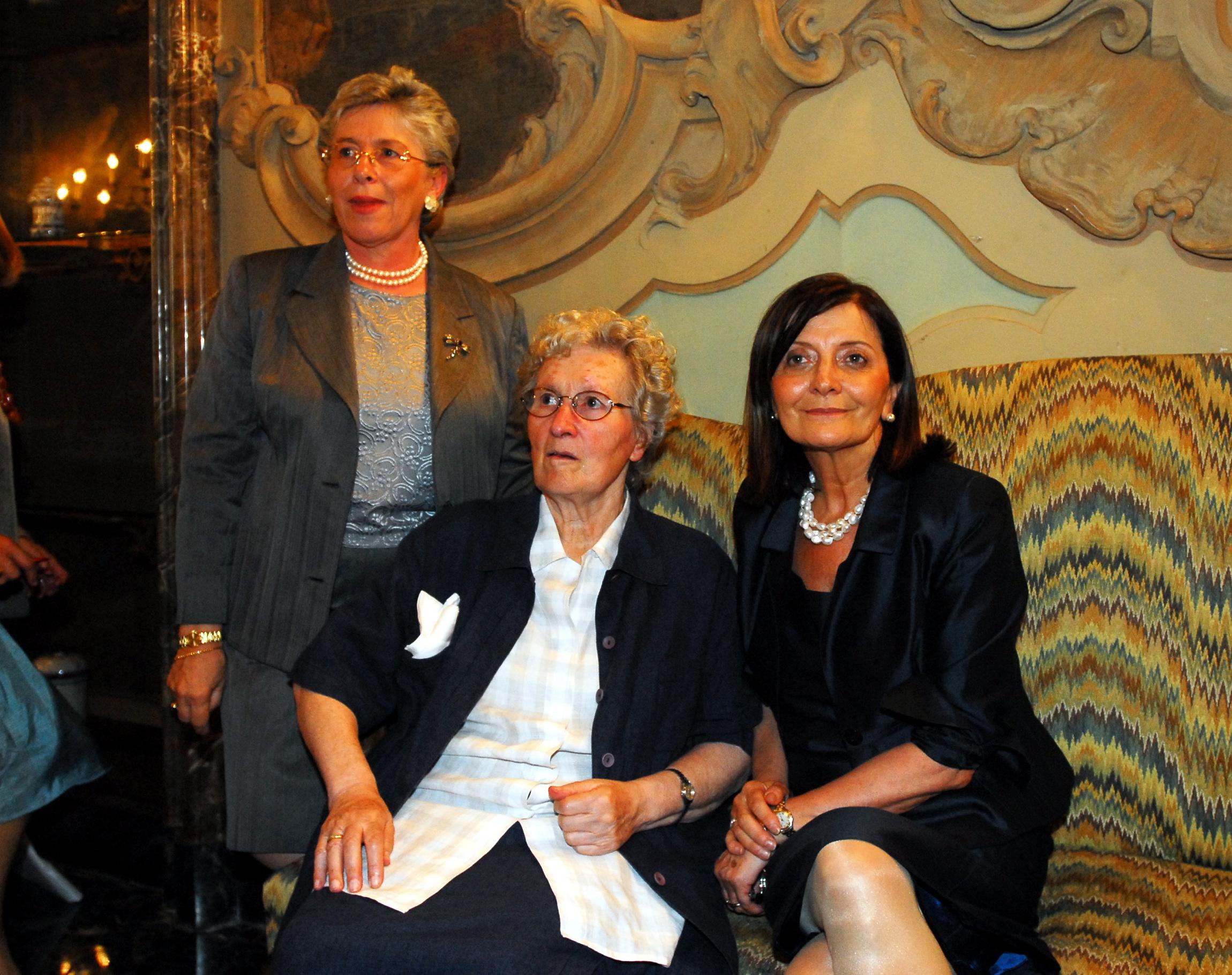 Presentazione del libro di Tina Anselmi "Storia di una passione politica". Da sinistra Maria Pia Garavaglia, Tina Anselmi e Patrizia Toia (Fotogramma)