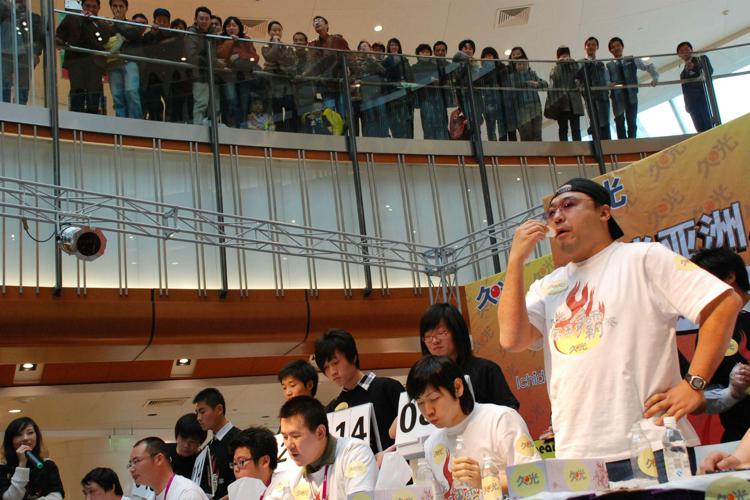 Una gara tra mangiatori di sushi, immagine di repertorio (Xinhua)