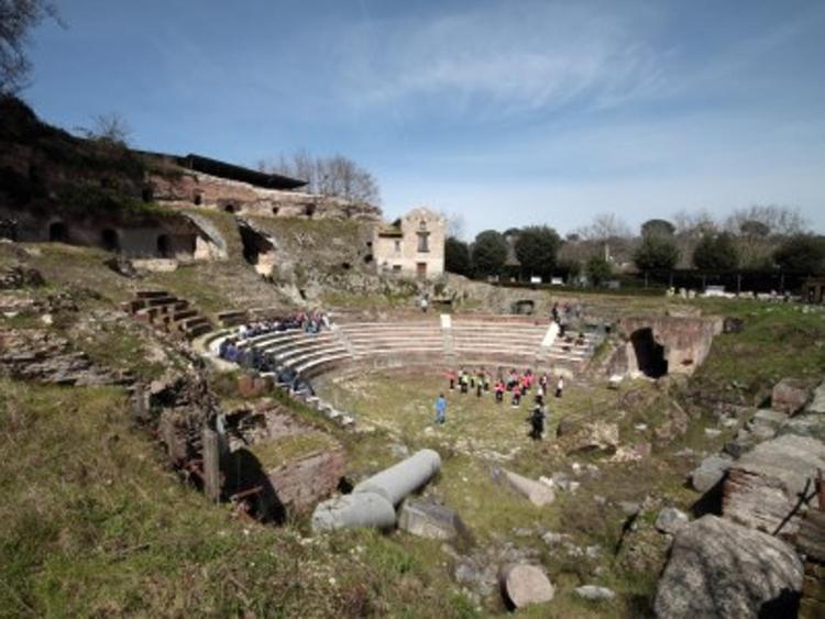Il teatro romano di Teano Sedicinum (foto dal sito del Comune di Teano)