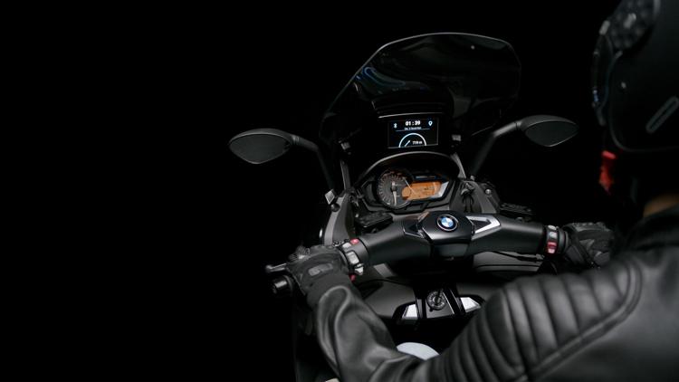Innovazione: con Samsung arriva parabrezza intelligente per scooter