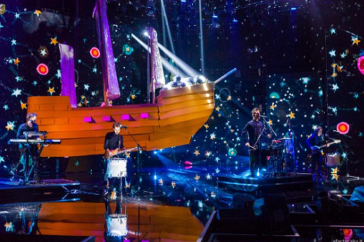 I Les Enfants durante il secondo live di X Factor (foto da Twitter)