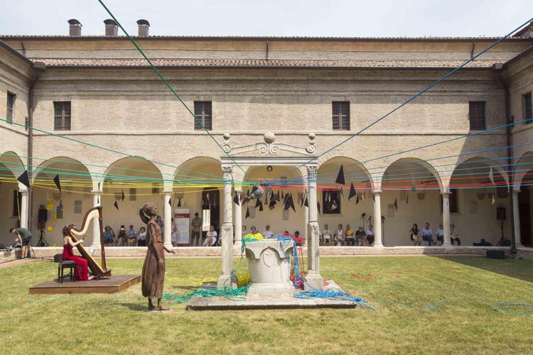 Uno dei chiostri 'francescani', palcoscenico di   Ravenna Festival, che dedica l'edizione 2017 a Dante Alighieri
