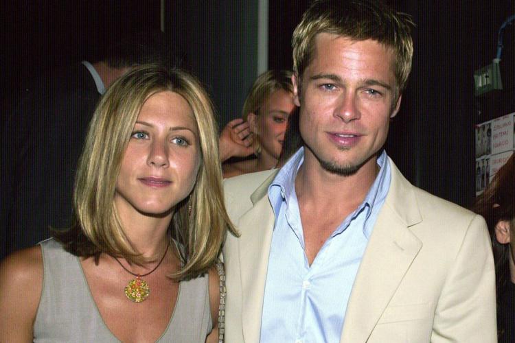 Jennifer Aniston e Brad Pitt ai tempi della loro relazione (Fotogramma) - FOTOGRAMMA