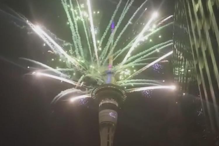 La Sky City ad Auckland, Nuova Zelanda, dove il 2017 è già arrivato (fermo immagine dal video)