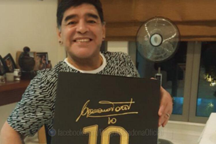(dal profilo Facebook dei Diego Armando Maradona)
