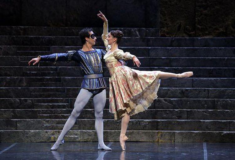 Marta Romagna e  Gabriele Corrado protagonisti alla Scala di 'Romeo e Giulietta' - (foto di Brescia e Amisano)