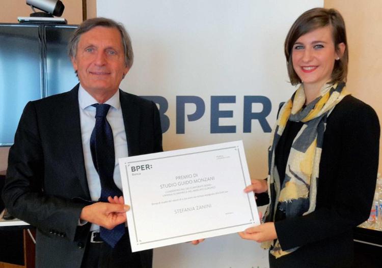 Il Vice Presidente di BPER Banca Luigi Odorico con la vincitrice del Premio