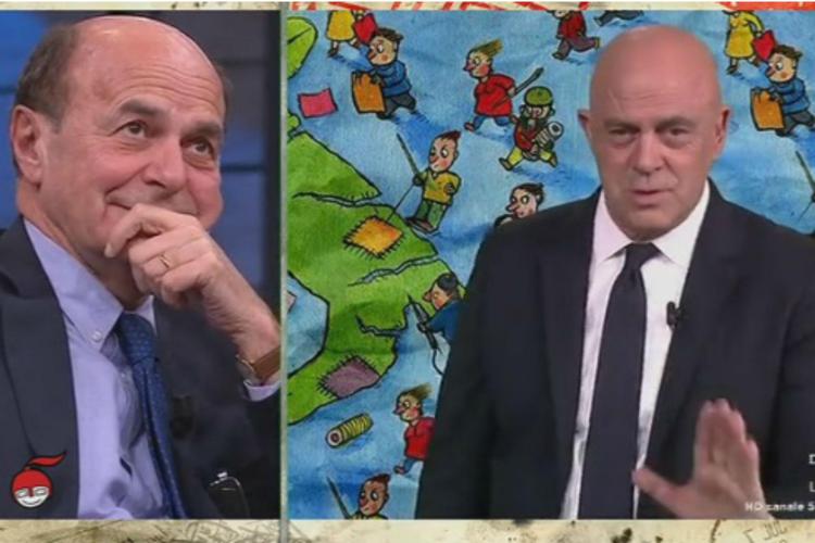 Pierluigi Bersani e Maurizio Crozza a 'diMartedì' (fermo immagine dal video)
