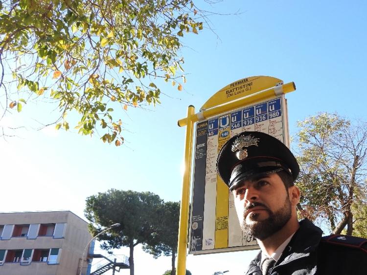 Roma, molestava ragazzina ogni volta che saliva sul bus: arrestato 41enne