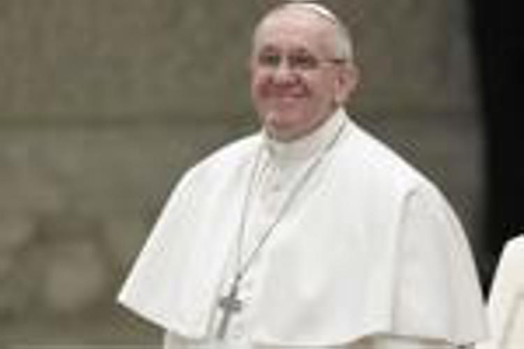 End obsession with 'bad news' Pope tells media