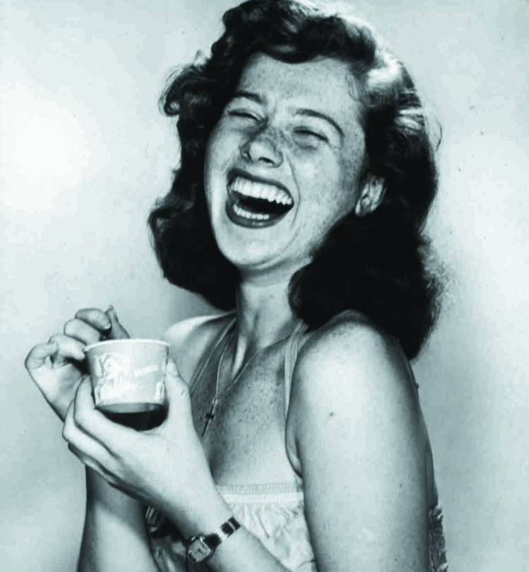'Risate gelate', una foto del 1956 di Elio Luxardo